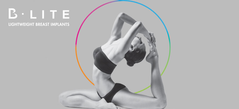 Schwarz-Weiß-Bild mit einem farbigen Kreis über einer Frau in schwarzer Unterwäsche, die Yoga praktiziert. Bild zum Thema: B-Lite – die Implantat-Revolution